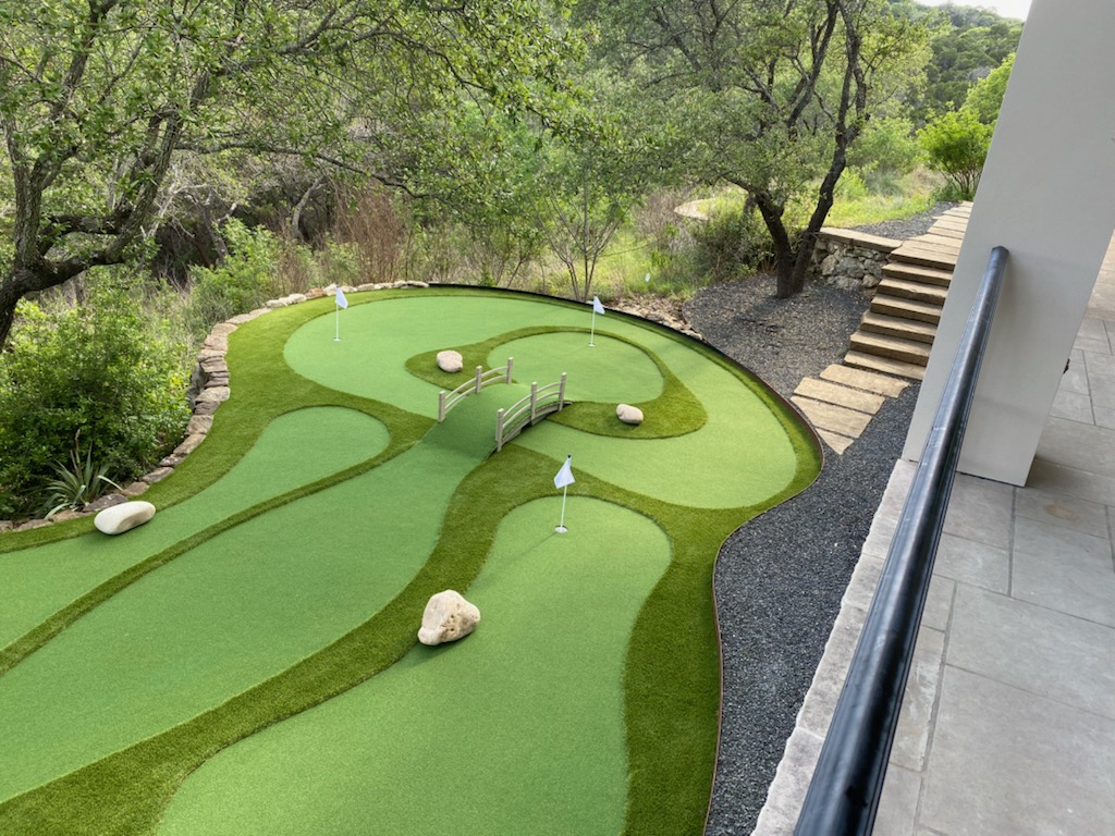 Use creative obstacles for your Naperville mini golf course